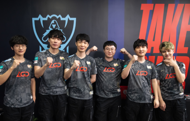 更贴近球迷 更贴近球迷