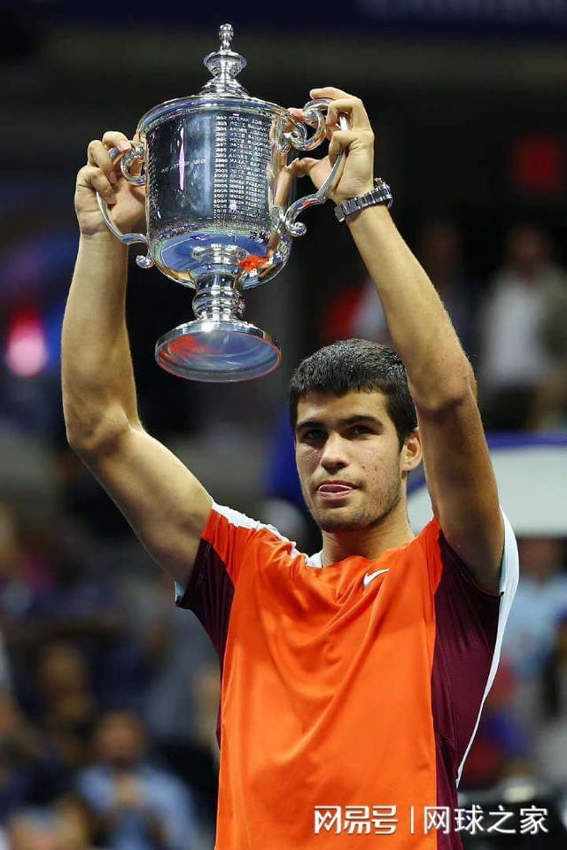 青少年组的 青少年组的